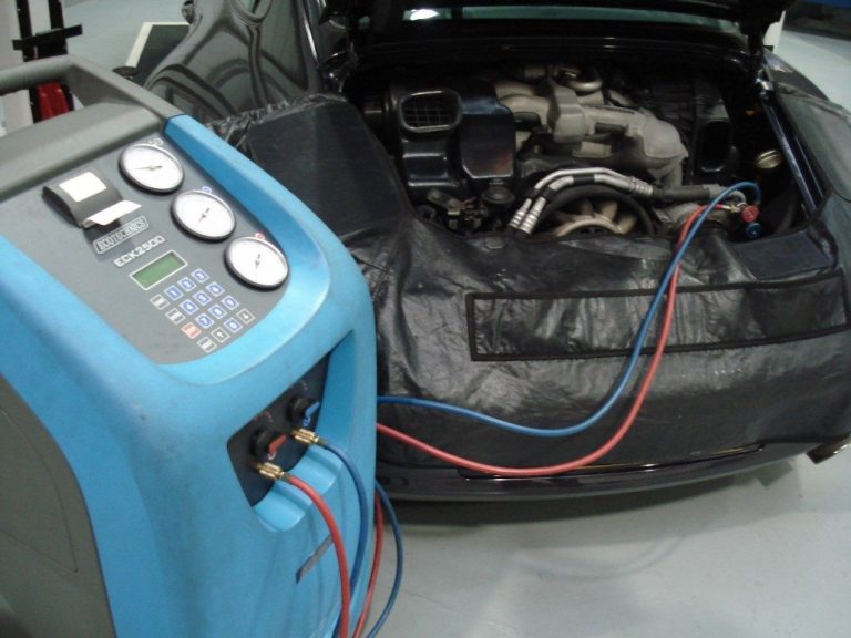 The car air conditioning servicing unit is connected to the engine compartment.
